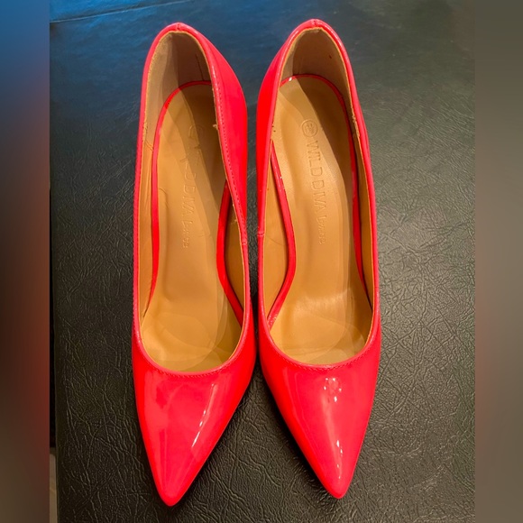 Wild Diva NW Hot Pink size 6.5 patent pointy toe 4" heel pumps. - Picture 2 of 6